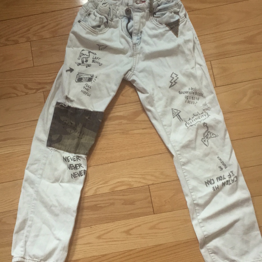 graffitied jeans☠️🖤